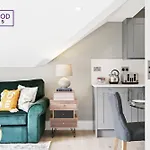 Top Quality 2 Bed 1 Bath Apartments For Contractors By Redwood Stays