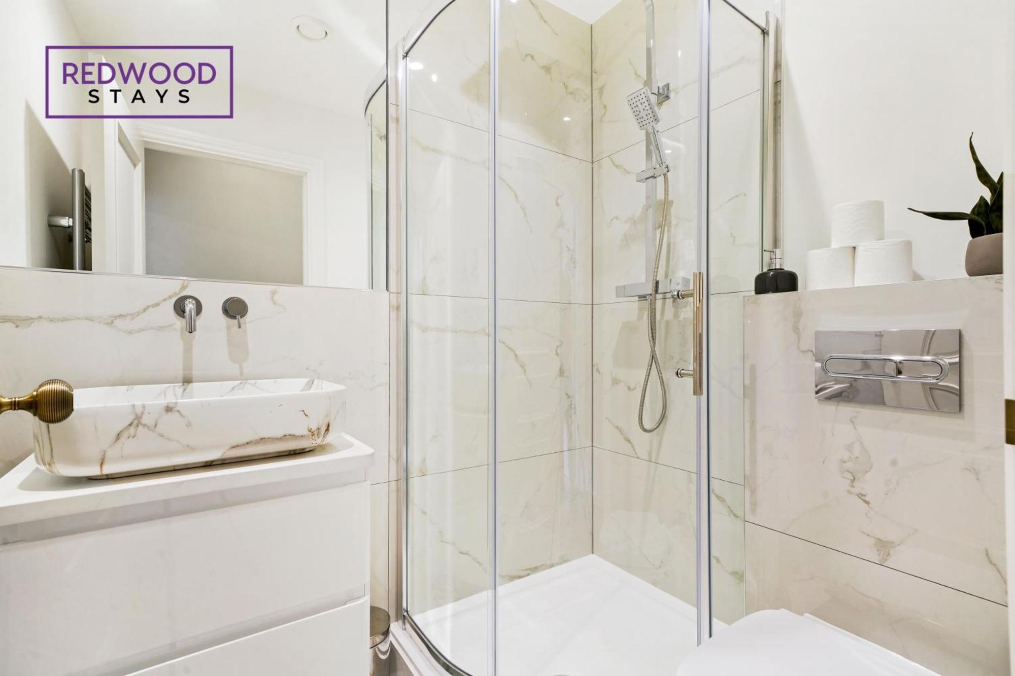 Quality 2 Bed 1 Bath For Contractors By Redwood *
