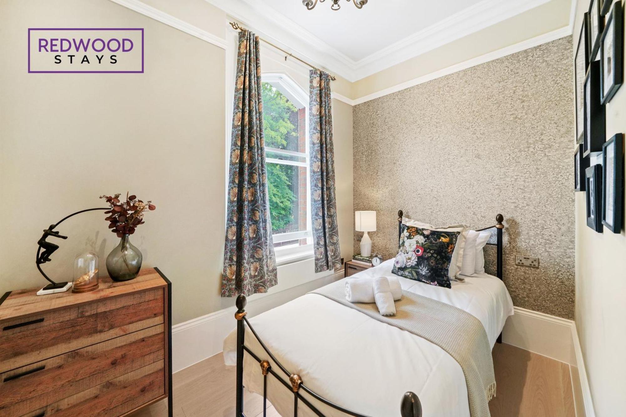 Quality 2 Bed 1 Bath For Contractors By Redwood Reading